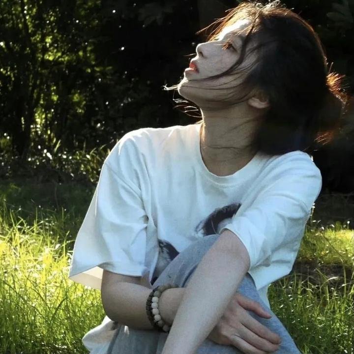 院子里的女人